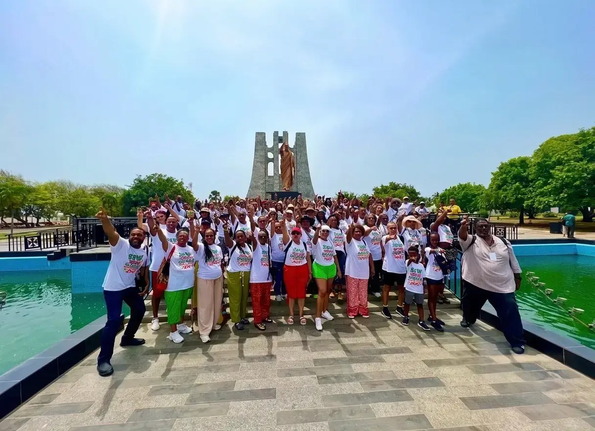Maximum Impact travelers enjoying a cultural experience